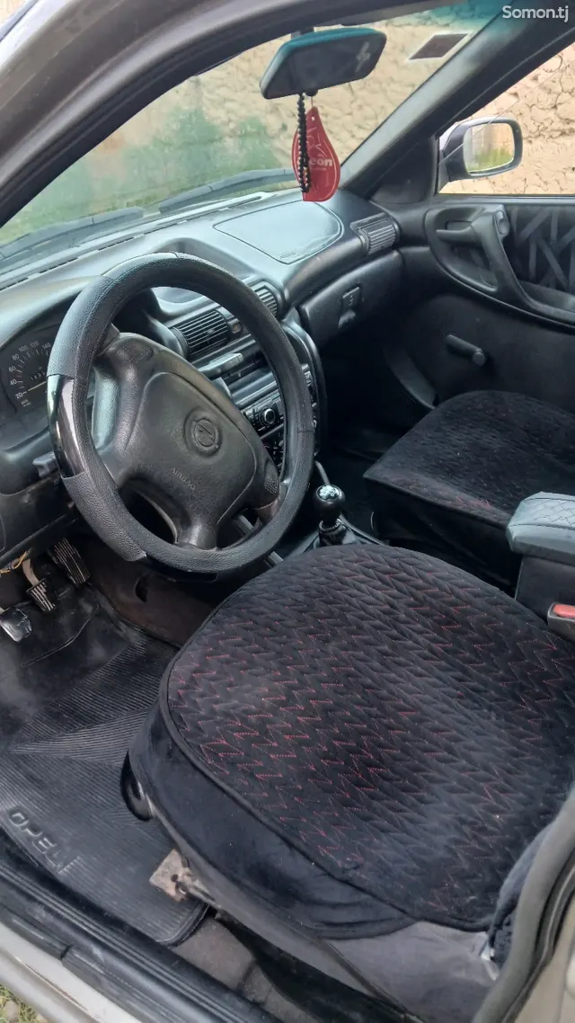 Opel Astra F 1996 · 1.6 MT