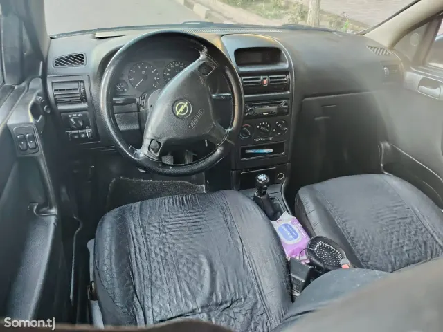 Opel Astra G 1999 · 1.6 MT