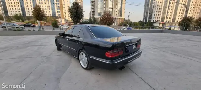 Mercedes-Benz E class 1988 · 5.5 AT