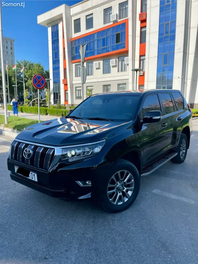 Toyota Land Cruiser Prado 2022 · 2.8 AT