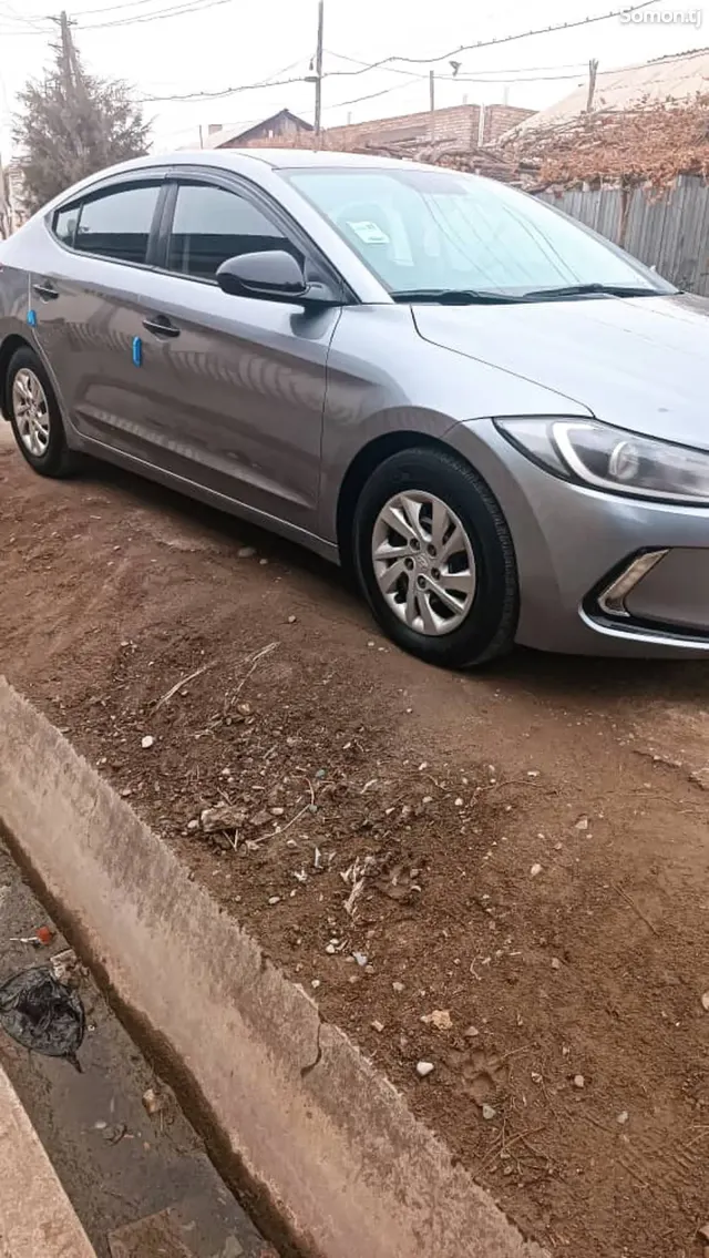 Hyundai Elantra 2017 · 2.0 AT