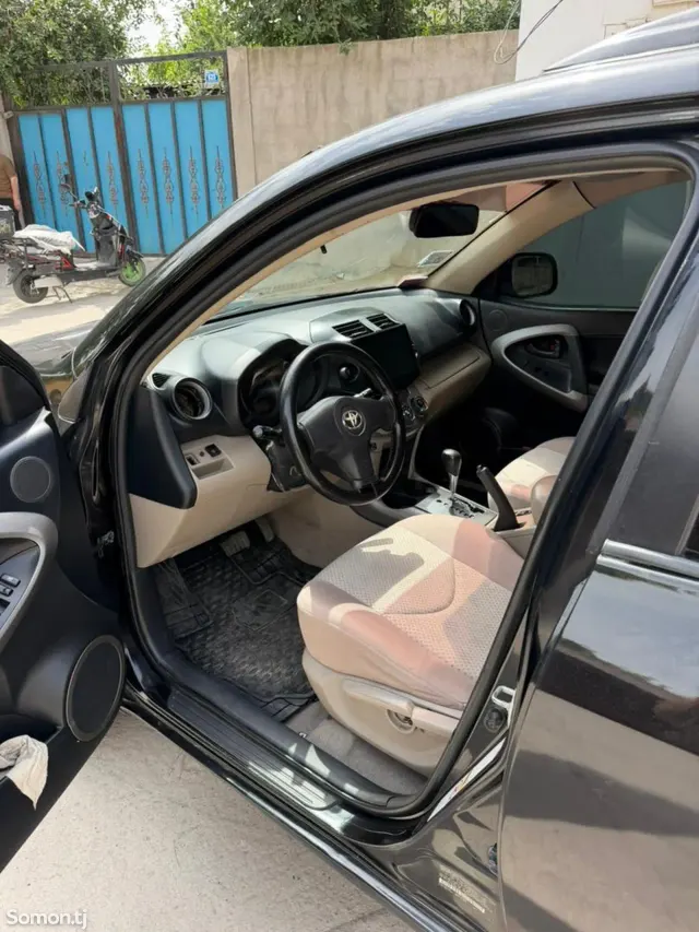 Toyota RAV 4 2008 · 2.4 AT