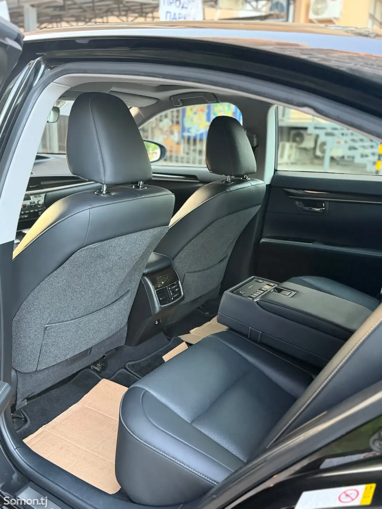 Lexus ES series 2017 · 2.5 AT