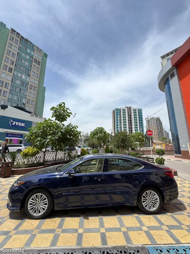 Lexus ES series 2014 · 3.5 AT