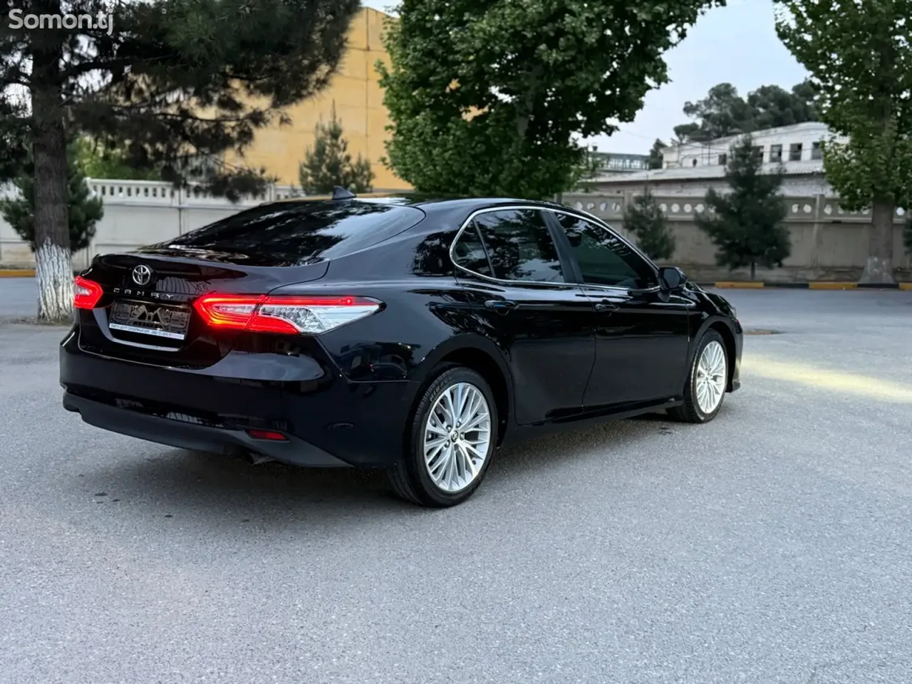 Toyota Camry 2020 · 2.0 AT