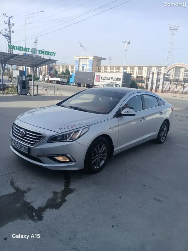 Hyundai Sonata 2015 · 2.0 AT