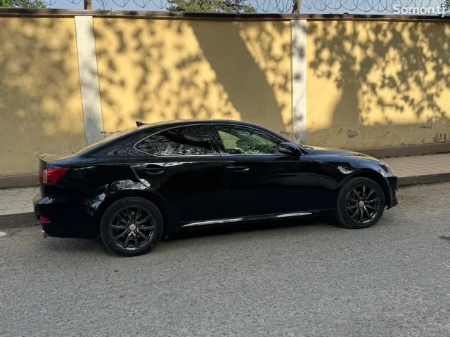 Lexus IS series 2010 · 2.5 AT