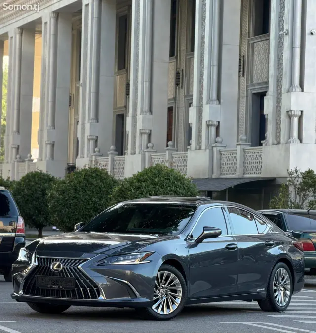 Lexus ES series 2022 · 2.5 AT