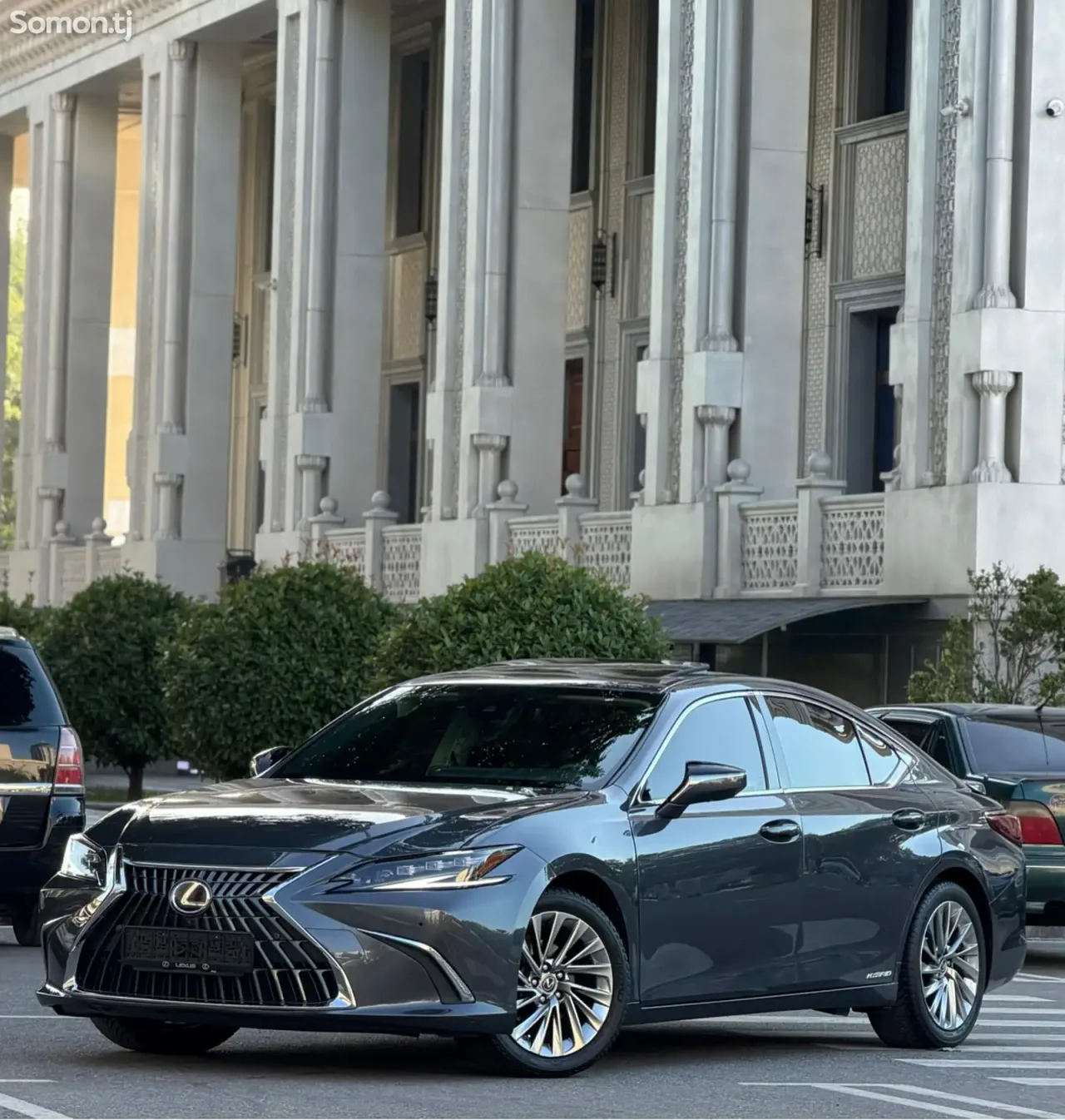 Lexus ES series 2022 · 2.5 AT