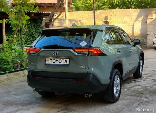 Toyota RAV 4 2022 · 2.5 AT
