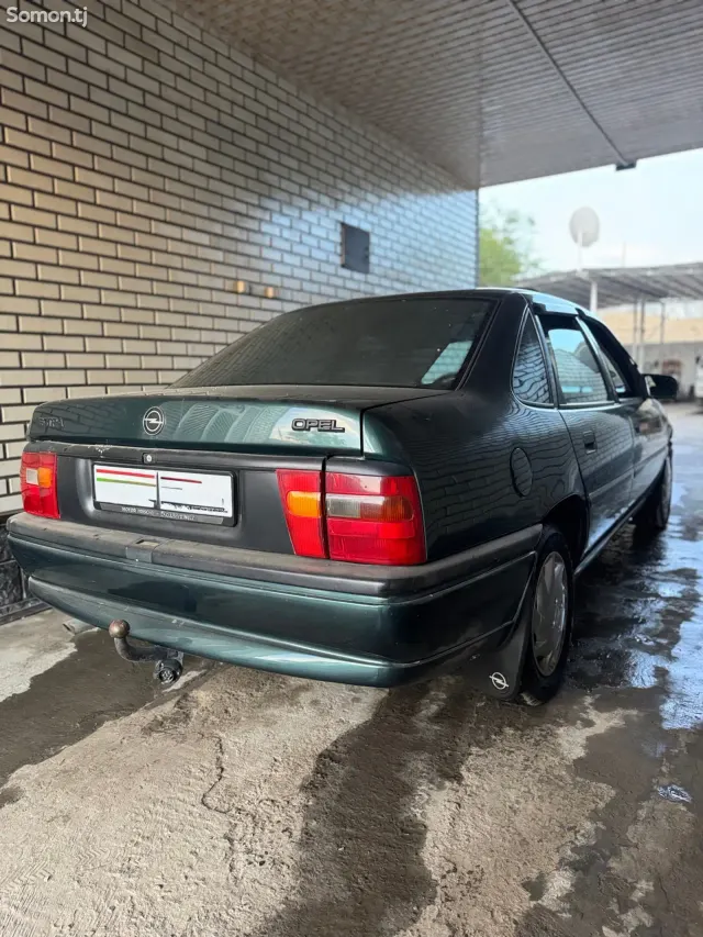 Opel Vectra A 1994 · 1.6 MT