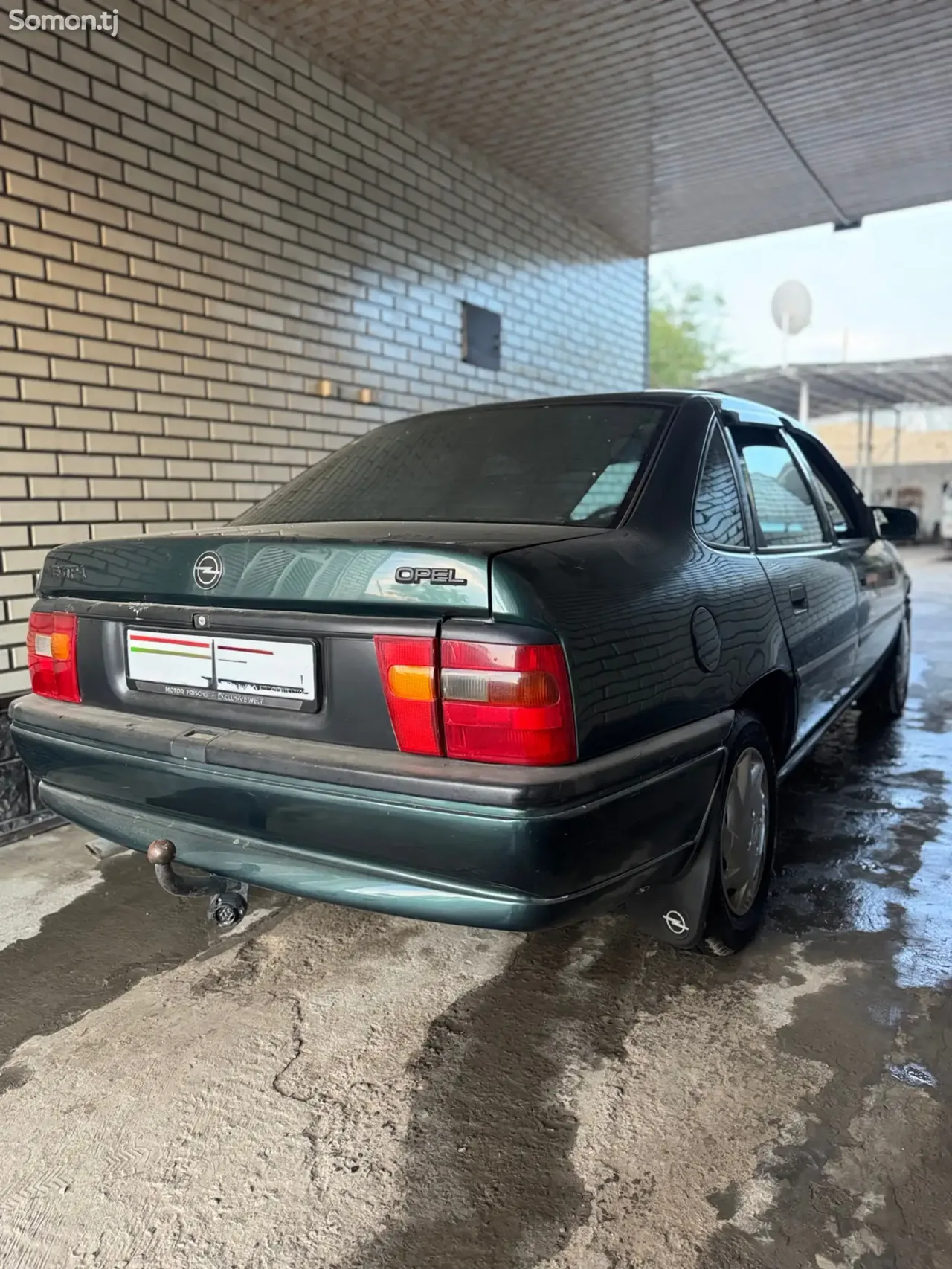 Opel Vectra A 1994 · 1.6 MT