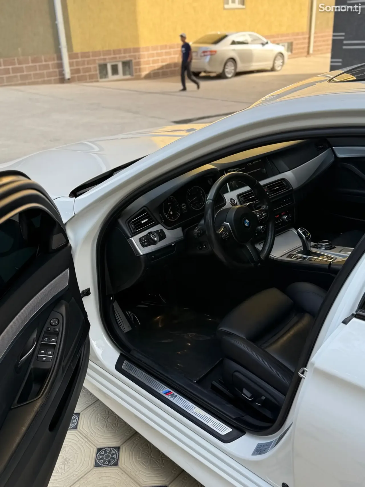 BMW 5 series 2015 · 3.0 AT