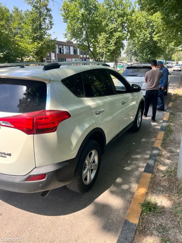 Toyota RAV 4 2015 · 2.5 AT