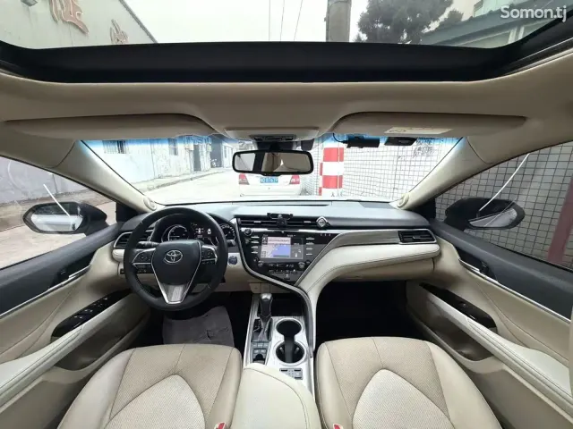 Toyota Camry 2018 · 2.5 AT