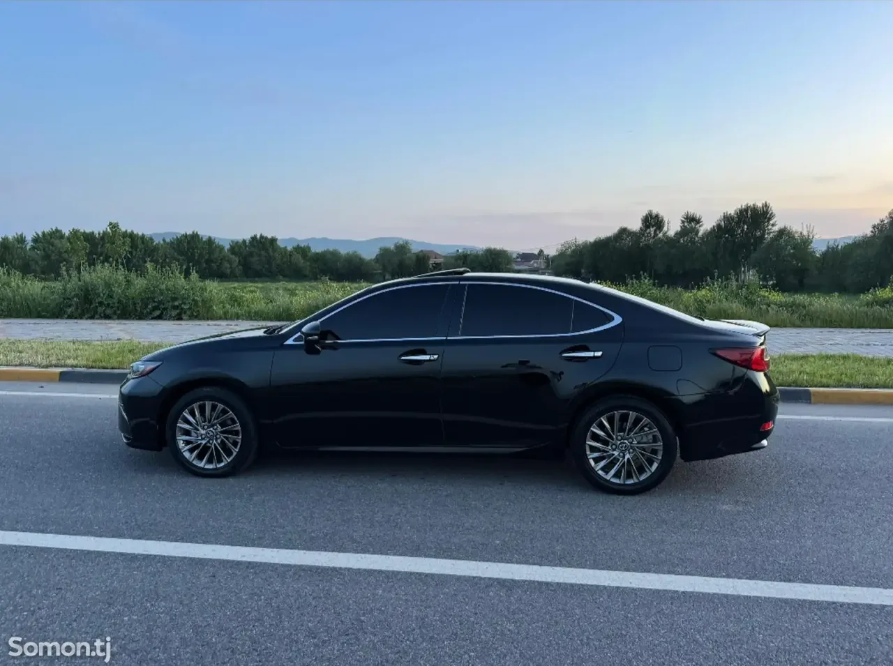 Lexus ES series 2016 · 2.5 AT