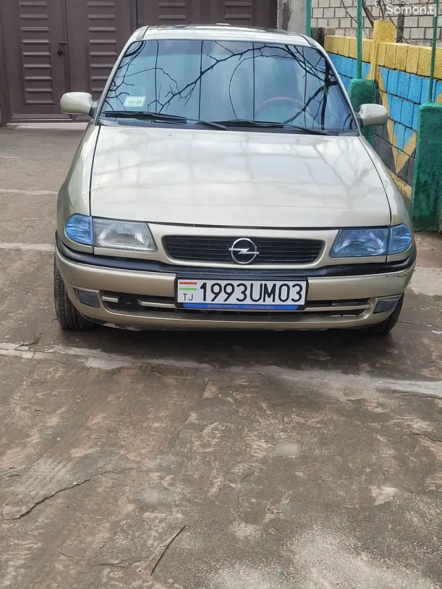 Opel Astra F 1995 · 1.6 MT