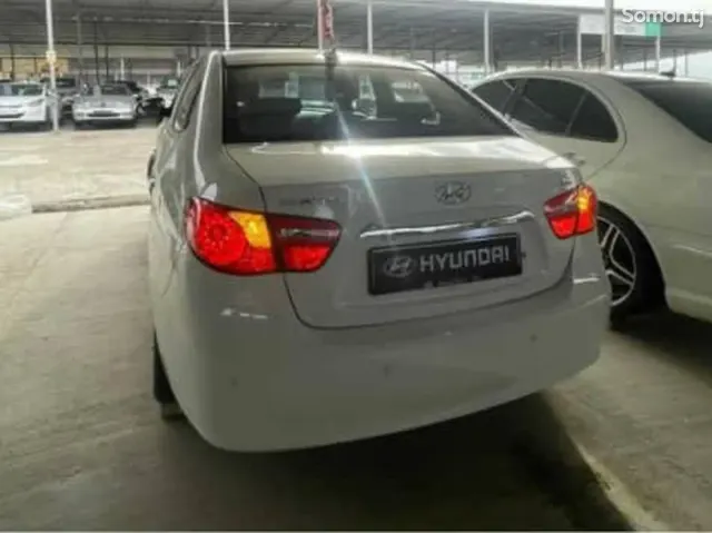 Hyundai Avante 2010 · 1.6 AT