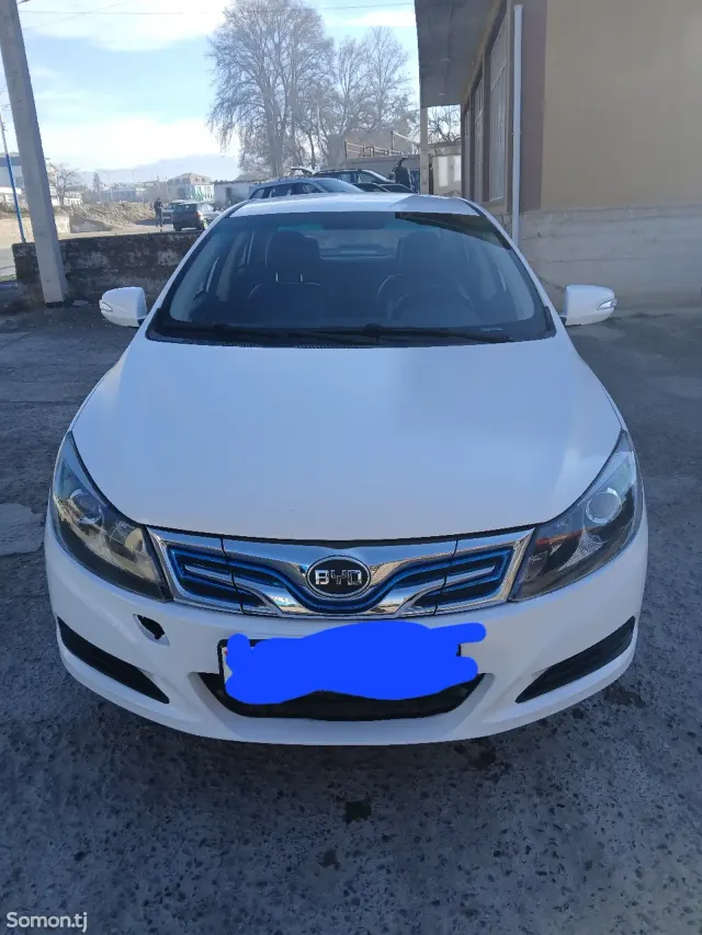 BYD E5 2019 · AT