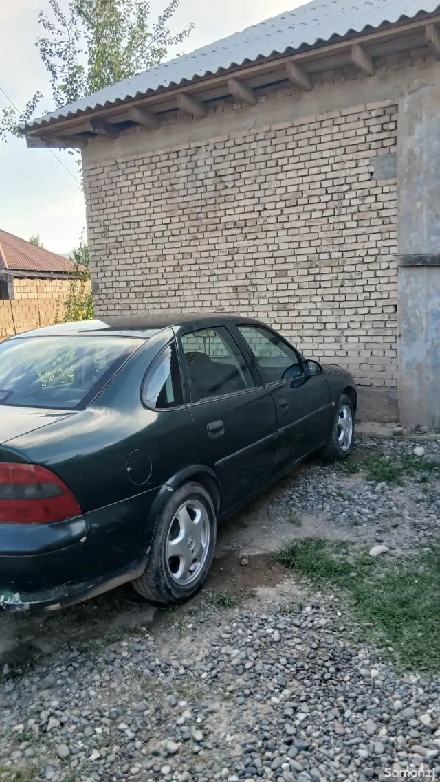 Opel Vectra B 1997 · 2.0 MT