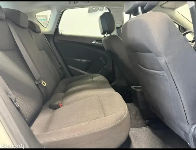 Opel Astra J 2014 · 1.6 MT