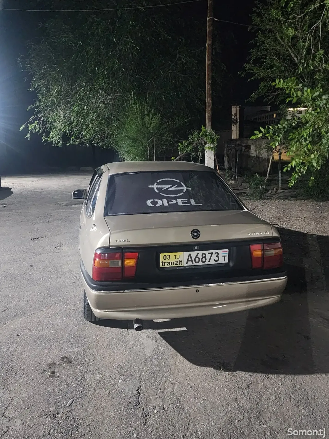 Opel Vectra A 1994 · 1.6 MT