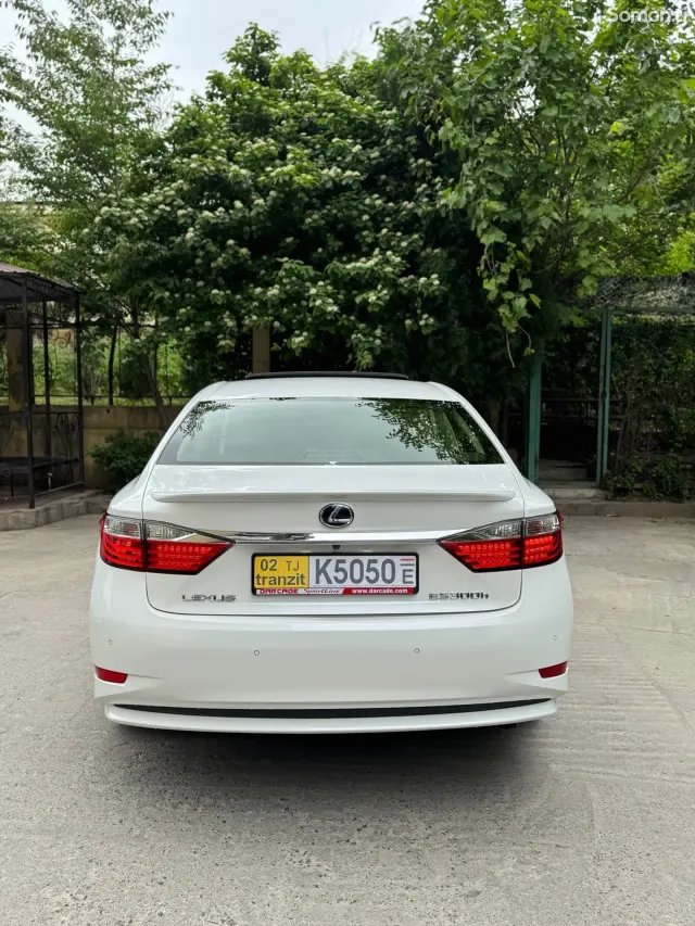 Lexus ES series 2015 · 3.0 AT