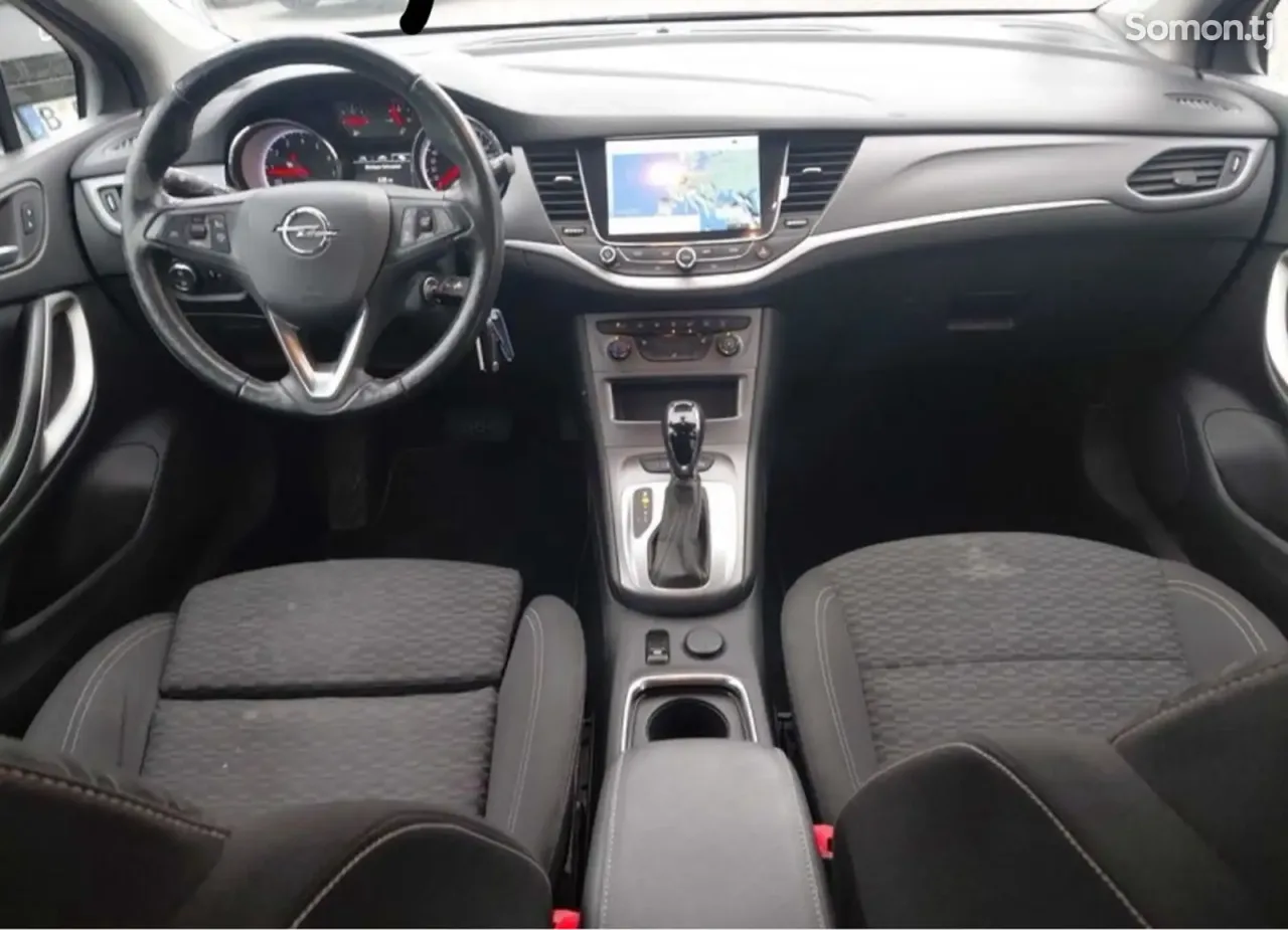 Opel Astra K 2020 · 1.4 AT