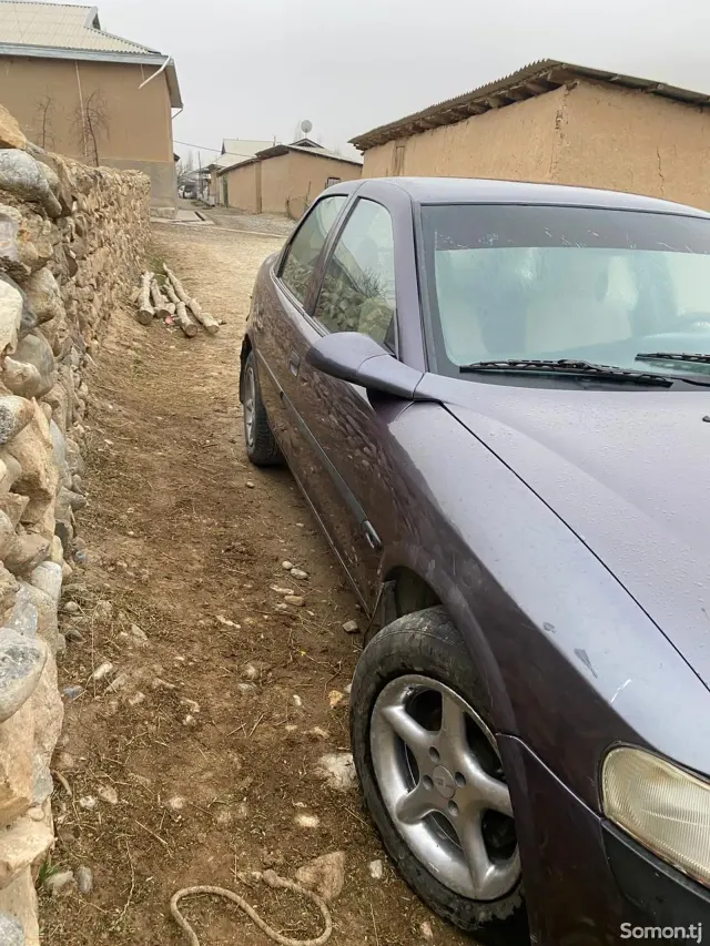 Opel Vectra B 1998 · 1.6 MT