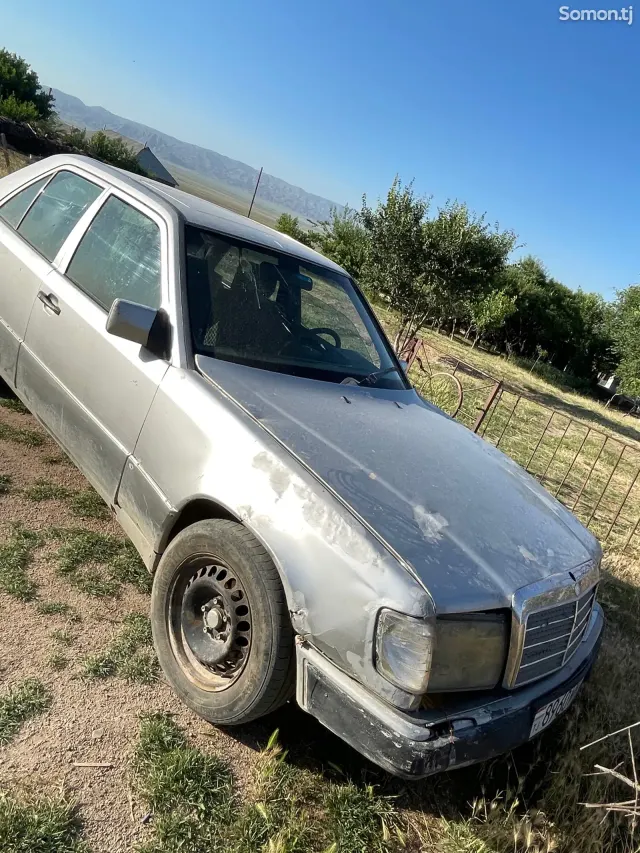 Mercedes-Benz W201 1989 · 4.0 AT