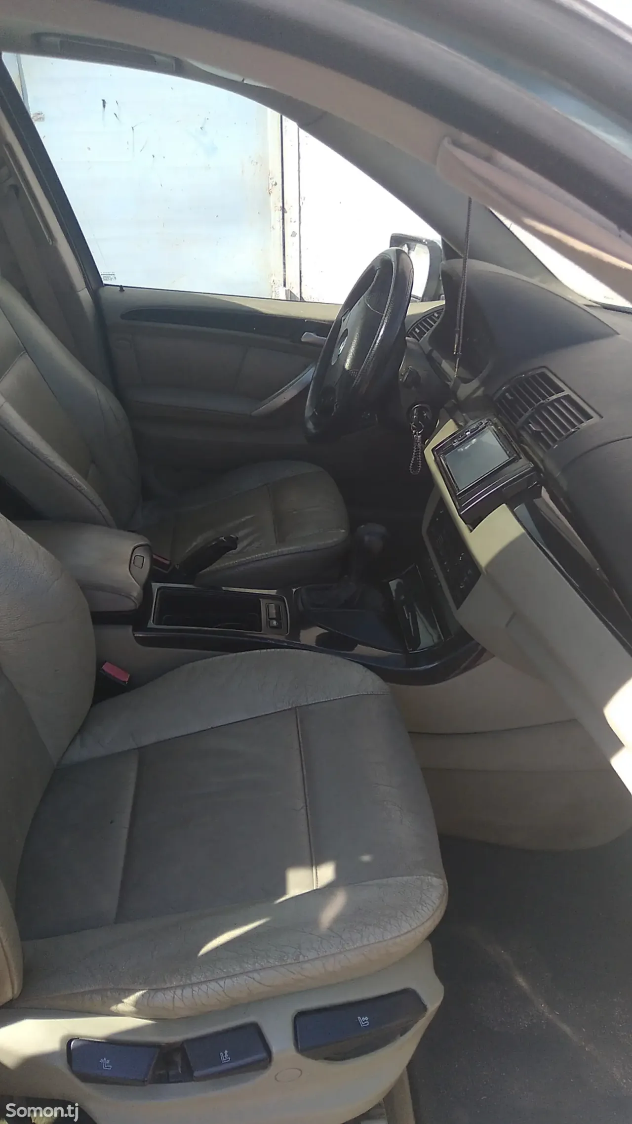 BMW X5 2003 · AT