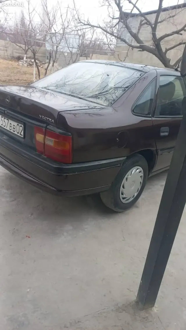 Opel Vectra A 1993 · 1.6 MT