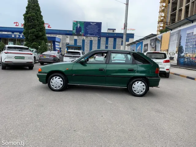 Opel Astra F 1998 · 1.6 AT