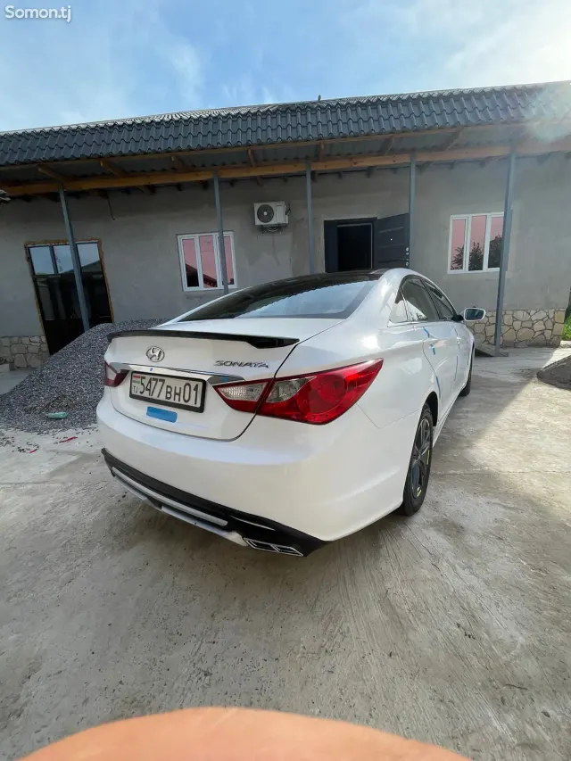 Hyundai Sonata 2011 · 2.4 AT