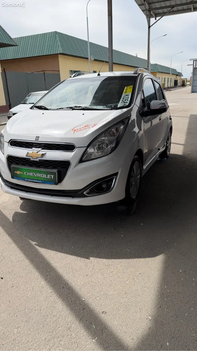Chevrolet Spark 2014 · 1.0 AT