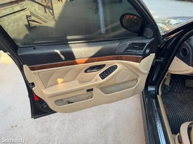 BMW 5 series 2003 · 4.4 AT