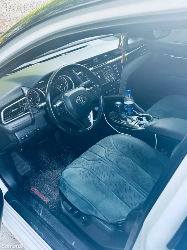 Toyota Camry 2018 · 3.5 AT