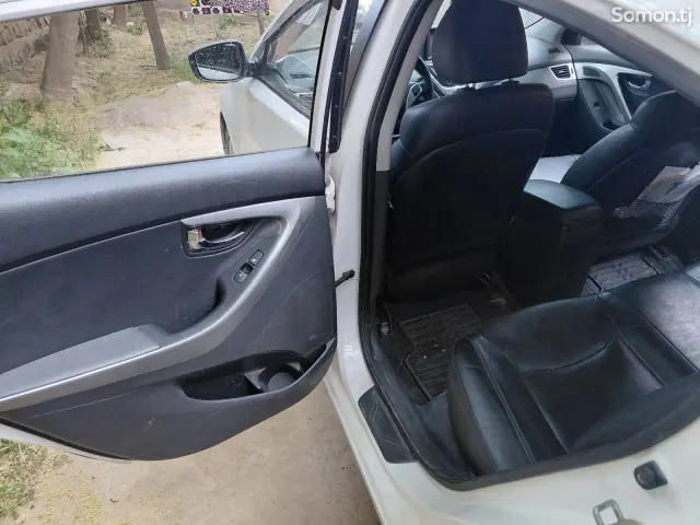 Hyundai Avante 2013 · 1.6 AT