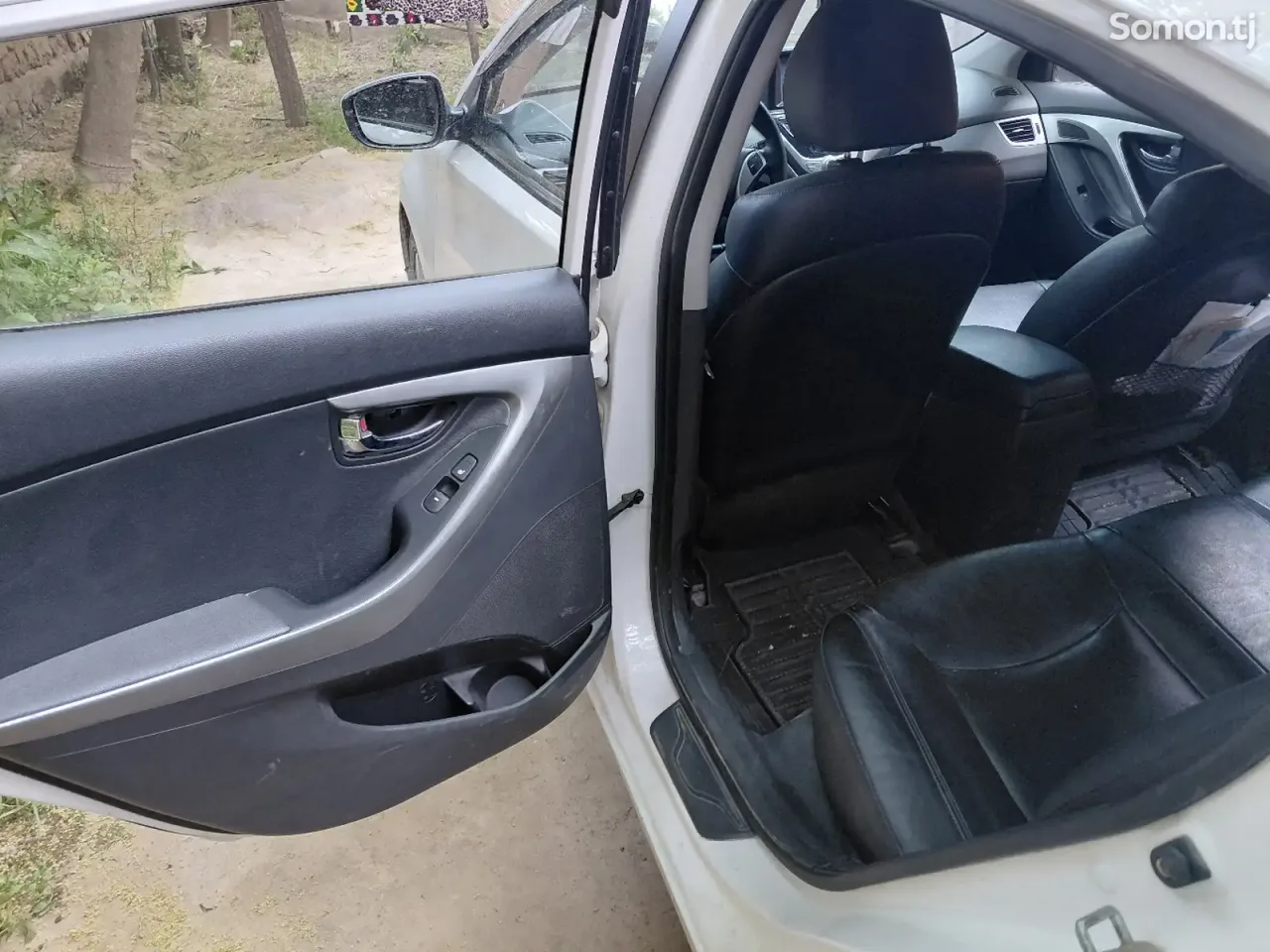 Hyundai Avante 2013 · 1.6 AT