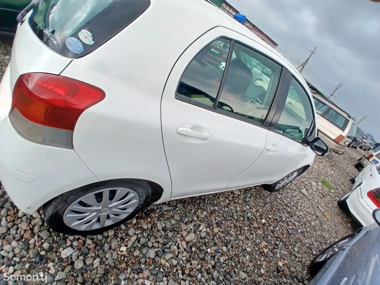 Toyota Vitz 2010 · 1.1 AT