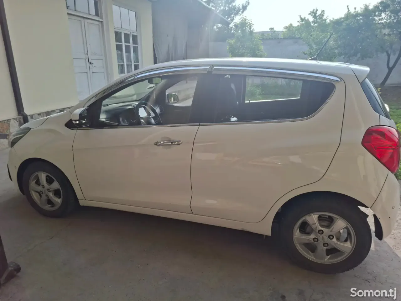 Chevrolet Spark 2016 · 1.0 AT