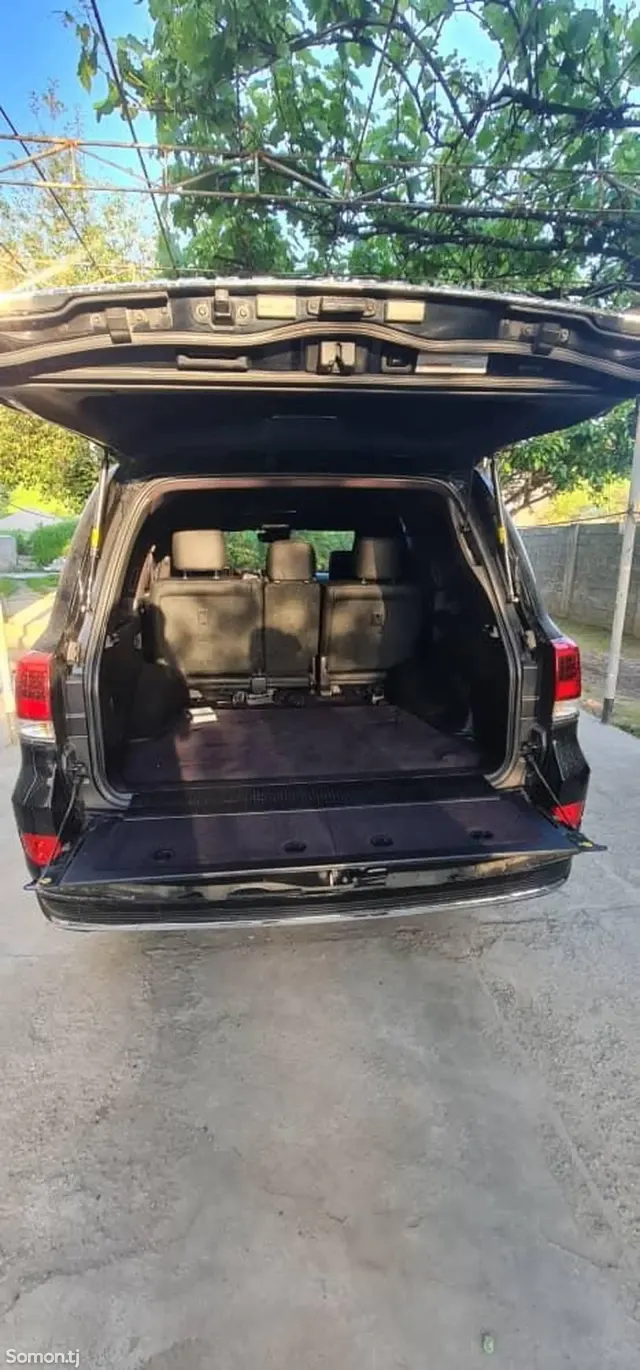 Toyota Land Cruiser 2017 · 4.4 AT