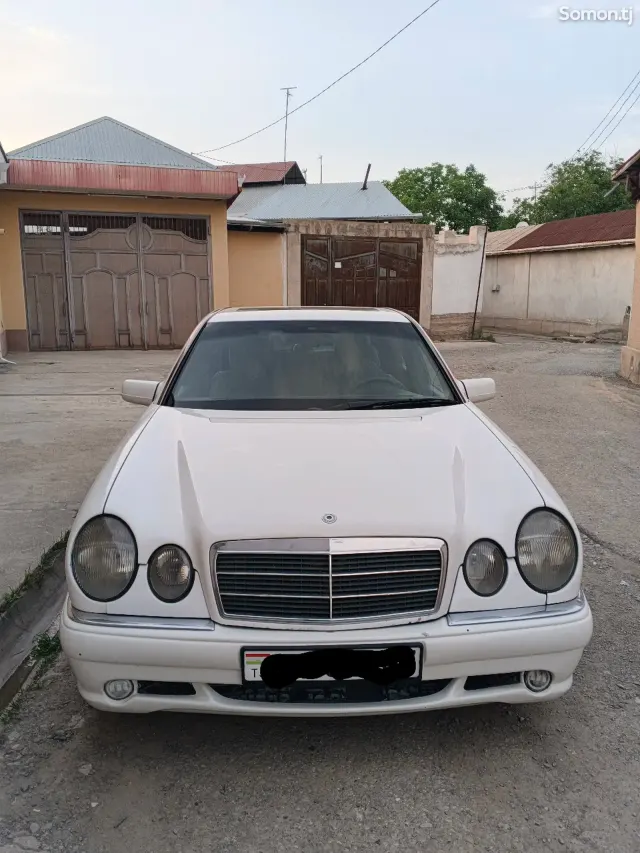 Mercedes-Benz E class 1996 · 2.2 AT