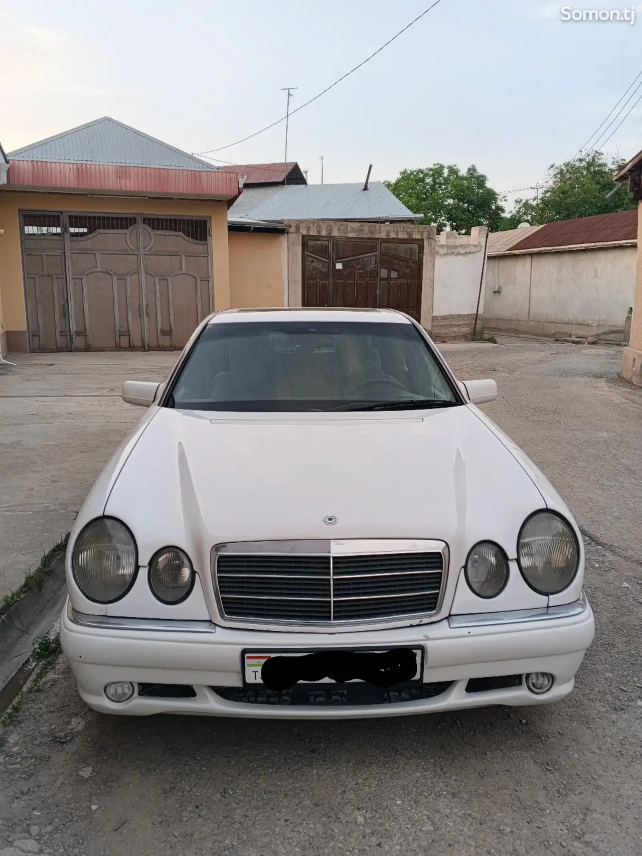 Mercedes-Benz E class 1996 · 2.2 AT