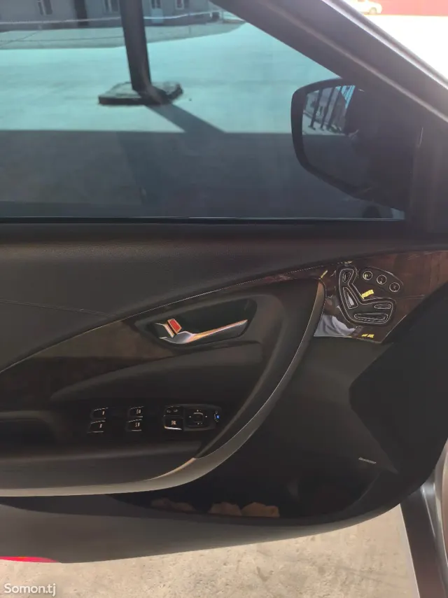 Hyundai Aslan 2014 · 3.3 AT