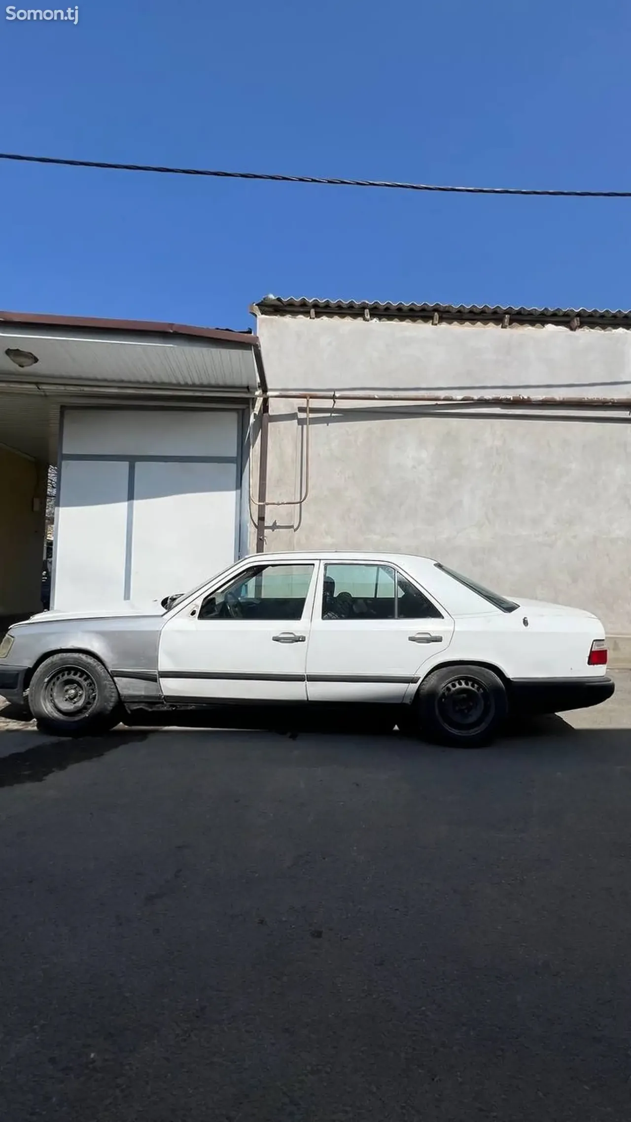 Mercedes-Benz W124 1989 · 2.0 MT
