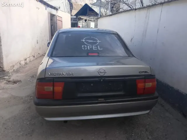 Opel Vectra A 1992 · 1.6 MT