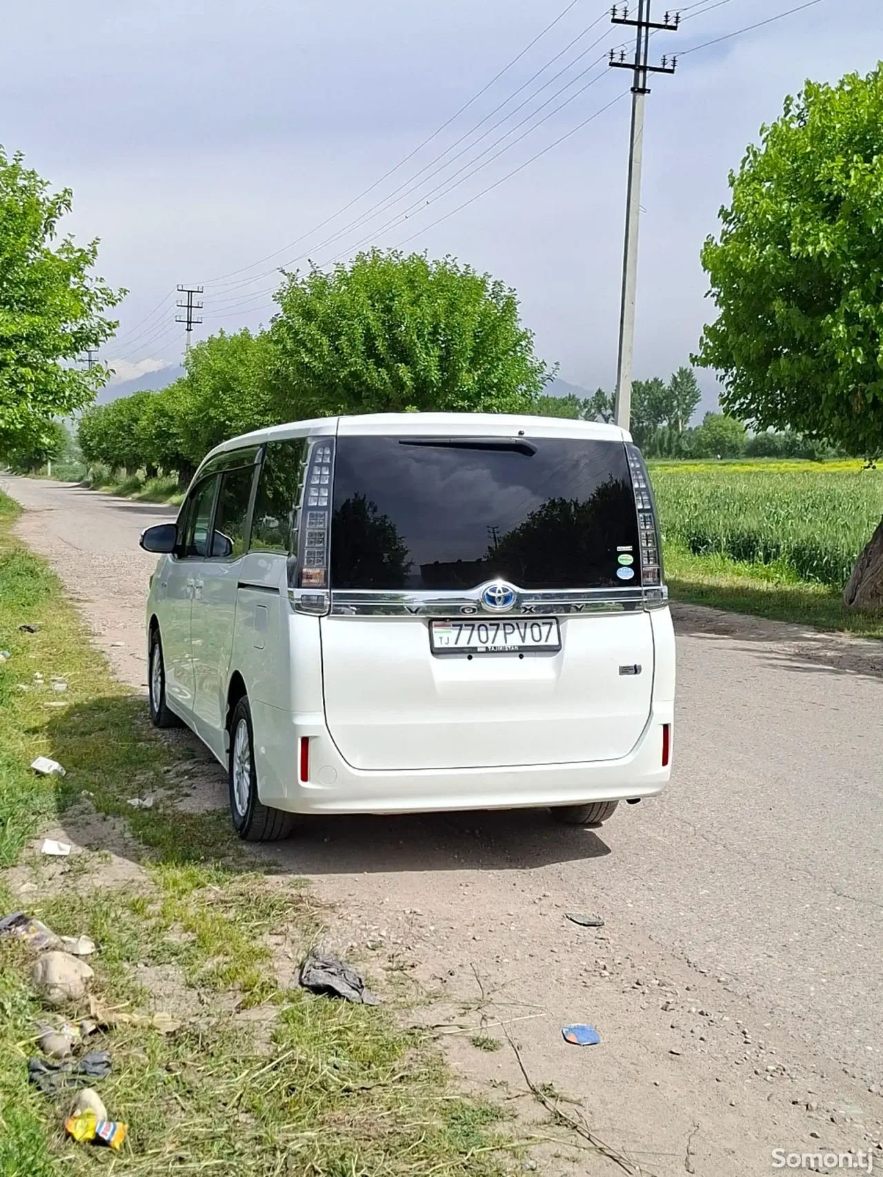 Toyota Voxy 2014 · 1.8 AT