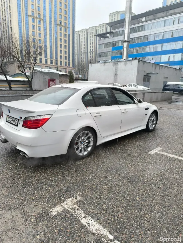 BMW 5 series 2004 · 4.4 AT