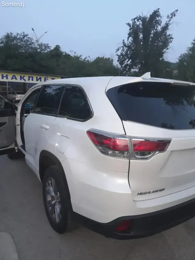 Toyota Highlander 2016 · 3.5 AT